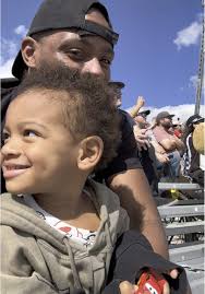 Larissa Glover (@larissaglover)