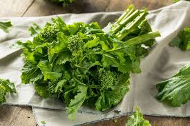 Pulire le cime di rapa non è difficile, ma bisogna prima di tutto conoscere le varie parti che le compongono: Cime Di Rapa Friarielli Broccoli Di Rapa Broccoletti The Cooking Hacks It