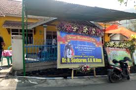 Saya ingin merawat… beradik yang menjadi doktor.saya yakin suatu hari nantisaya akan dapat menjadi. Keluarga Tunggu Jenazah Atlet Paralayang Asal Jatim