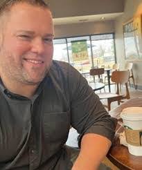 Della Farley's Instagram, Twitter & Facebook