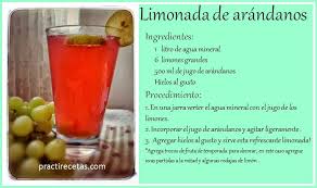 Limonada De Arandanos Refrescante Bebida A Base De Agua Mineral Y Jugo De Arandanos Jugo De Arandanos Jugos Jugo