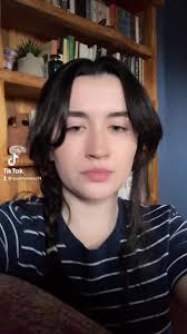 Overplucking my eyebrows in middle school made it more believable ten years  ago #fyp #foryoupage #celebritylookalike #celebritydoppelganger  #OscarsAtHome #hungergames #katnisseverdeen