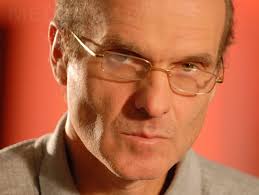 Cristian tudor popescu a povestit despre anii copilăriei, mărturisind că era un copil care intra des în conflicte și că nu a avut o copilărie prea fericită: Editorial Cristian Tudor Popescu Deshumatu Si Reincarnatu