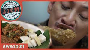 Barulah tumis bahan kisar hingga kekuningan dan naik bau. Jalan Jalan Cari Makan Restaurant