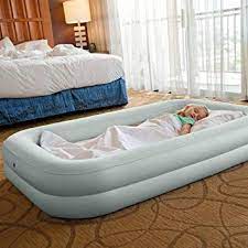 epingle par aisha sur astuces lit gonflable enfant amenagement petite chambre meuble a langer
