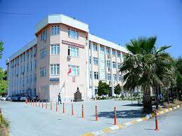 İngilizce ve türkçe ile öğretim yapan üniversite, almanca, fransızca, rusça, i̇spanyolca, arapça ve osmanlıca derslerini de seçmeli ders olarak vermekteydi. Manisa Celal Bayar Universitesi Muhendislik Fakultesi Ne Nerede