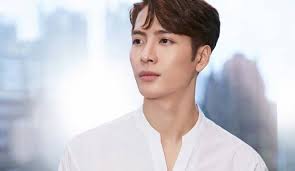 The curtain haircut is no longer a ninetines phenomenon. 7 Model Gaya Rambut Curtain Haircut Ala Pria Korea Yang Mudah Ditiru Bukareview