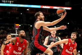 Nonostante l'enciclopedia di tecnica mostrata nell'esordio dall'argentino luis scola (17 punti e 6 rimbalzi), il buon impatto di della valle (10 punti) e la creatività. Ax Armani Exchange Milan Vs Fc Bayern Munich Game