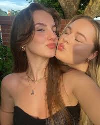 Isabella Stringer's Instagram, Twitter & Facebook