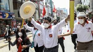 Con la jornada electoral más grande de la historia en marcha, muchos de los ciudadanos que ya emitieron su voto comienzan a preguntarse . Elecciones Peru Comienzan Conteo De Votos Y Celebraciones Partidarias Las Noticias Y Analisis Mas Importantes En America Latina Dw 12 04 2021