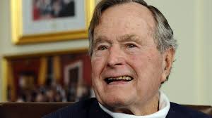 Bush padre critica la arrogancia de Rumsfeld y llama "culo de hierro" a  Cheney