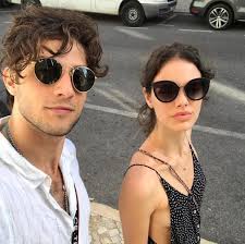 She appeared in the film adrift, which competed in the 2009 cannes film festival. Chay Suede E Laura Neiva Esperam Segundo Filho Diz Site Cidadeverde Com