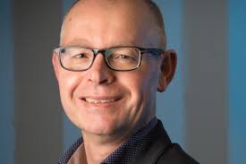 Bescherm de democratie, werk samen met de defensie-industrie!'