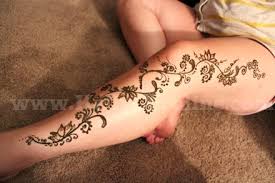 Henna Mendhi For Leg Pretty Have A Friend Who Might Like This Because Of The Vine Pattern Henna Thigh Tattoo Henna Leg Tattoo Henna Tattoo