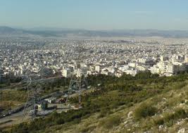 Σύμφωνα με τις πρώτες πληροφορίες, ο άνδρας είναι γύρω στα 30 και βρέθηκε νεκρός στη μέση του. Genikes Plhrofories Hlioypolh Apofra3eis Hlioypolh Apofra3eis Hlioypolh