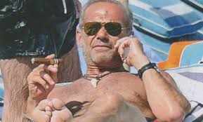 Κόπωση και σύγχυση από τα νέα μέτρα. Petros Kwstopoylos Poia H Nea Apisteyth Doyleia De 8a To Pisteyete Gossip Life