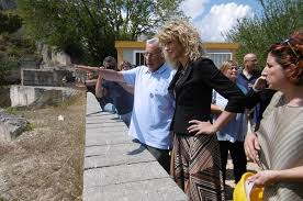 Non dovrebbe esserci barbara lezzi , senatrice, grande elettore di laricchia, ma critica circa gli accordi col pd ed ex ministra col dente avvelenato verso di maio. Matera 2019 Il Ministro Barbara Lezzi Visita Il Cantiere Di Cava Del Sole Programma Incontri E Foto Sassilive