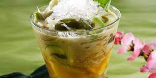 Resep cara membuat es cincau hijau gula merah asli tanpa pengawet yang enak #resepescincau #cincauhijau #escincau. Gambar Es Cincau Hijau Gula Merah
