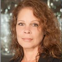 Lisa Tindall's Instagram, Twitter & Facebook