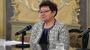 Müller cecília országos tisztifőorvos szerint mostanáig 58 esetben azonosították a koronavírus delta variánsát a magyar mintákban. Muller Ceciliat Minden Ejjel Ebren Varja Haza A Ferje Akivel 40 Eve Vannak Egyutt Nlc