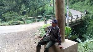 Scopri ricette, idee per la casa, consigli di stile e altre idee da provare. Pak Supeno Warga Sekitar Coban Siuk Picture Of Coban Siuk Malang Tripadvisor