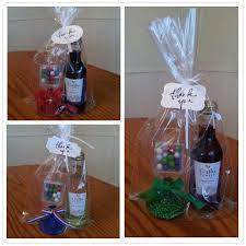 It comes in an array of colors and has multiple pockets for phones and other. Pin On Creations