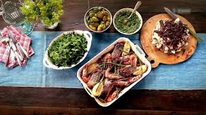 Er bereitet seine version von cassoulet, dem traditionellen französischen. Jamies 30 Minuten Menus Lachspfanne Jamie Oliver Tv Play Srf Gemuse Im Backofen Lachs Rezepte