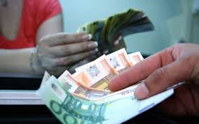 Curs banci euro curs banci dolar curs banci lira sterlina curs banci francul elvetian curs banci leul moldovenesc curs banci coroana ceha curs banci dolarul. Efectele Brexit Romanii Cu Economii In Lire Sterline AsalteazÄƒ Casele De Schimb Valutar Si CumpÄƒrÄƒ Lei Sau Euro Nimeni Nu Vine Cu Mai PuÅ£in De 10 000 De Lire