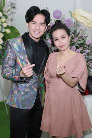 Đến nay, anh đã phát hành hơn 60 album các loại đạt doanh số hơn 2 triệu đĩa. Ä'an TrÆ°á»ng Cáº©m Ly Tai Há»£p Vnexpress Giáº£i Tri
