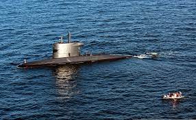 De 53 bemanningsleden zaten op zo'n 700 meter diepte toen de onderzeeër het contact verloor. Hnlms Dolfijn 1990 Wikipedia