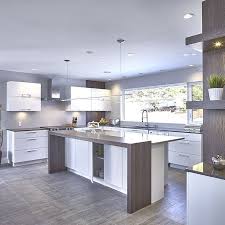 Cuisine Urbaine Avec Comptoir De Stratifie Et Quartz Avec Comptoir Cuisine De Quartz Strat Interior Design Kitchen New Kitchen Designs Kitchen Interior
