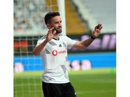 Fenerbahçe'ye geçen sezon geri dönen ve 1+1 yıllık sözleşme imzalayan gökhan gönül takımdan ayrılıyor. Gokhan Gonul Den Aciklama Gokhan Gonul Yeni Takimini Acikladi Web Aslan Galeri