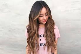 This highlight style plays on the ombre trend, working from a darker brown color at the root to a golden highlight near the ends. 48 Trendy Choices For Brown Hair With Highlights Lovehairstyles