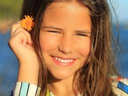 Mel Summers, protagonista de A Caverna Encantada, lança coleção de roupas