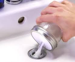 11 Astuces Pour Une Salle De Bain Toujours Propre Deboucher Evier Conseils D Entretien Menager Trucs Et Astuces Maison