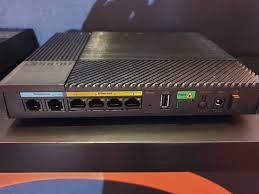 Les câbles et équipements du réseau ne résistent pas toujours longtemps à l'humidité et prennent parfois l'eau. La Livebox 5 Pousse Jusqu A 2 Gbit S Mais Passe A Cote Du Wi Fi 6 Macgeneration