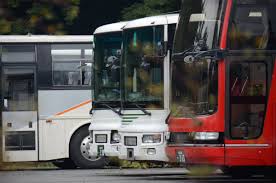 ざっしー On Twitter アクセス急行車庫 千葉交通のrjと富士急の1mはともかく 京都バスの7eがいるとは