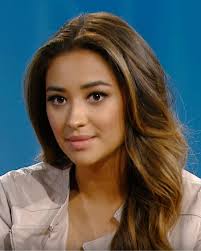 Intersecting stories with different moms collide on mother's day. Shay Mitchell Net Worth Husband Age Height Weight Bio 2021