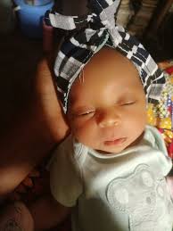 Guys is this normal Because my baby love to close one of her eyes and is  getting to much 🥺😩.