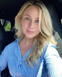 Hey everyone! 36, live in northern NJ, graduated medical school and  currently working in pharma research. Love nerdy stuff, staying active,  hanging with my friends and causing trouble with my neice and