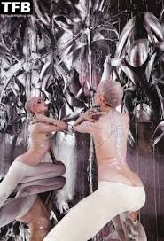 Grimes Nude Photos Thefappeningsexiezpix Web Porn