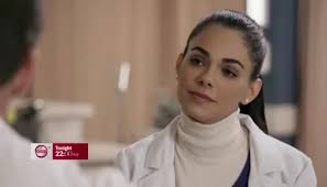 MEDICOS, David na Arturo wabishana juu ya kuwa na Regina.., Je ni David ama  Arturo nani atakuwa na Regina?.....Endelea kufatilia series hii katika muda  ule ule wa saa 4:00 usiku AzamONE., #Medicos ...