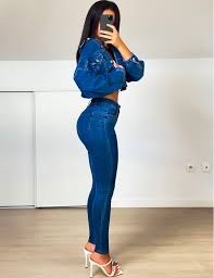 Jean skinny bleu légèrement déchiré au genoux bershka taille haute taille 34 peut porter en très bonne état prix négociable. Jeans Taille Haute Push Up Jeans Industry