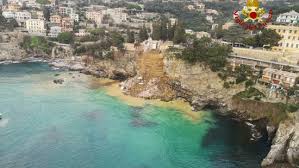 Pobierz i wykorzystaj darmowe zdjęcia z galerii (10 000+) z kategorii morze włochy. Cmentarz We Wloszech Runal Do Morza Wiele Trumien Dryfuje Dobrapogoda24 Pl