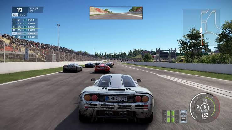 Автомобили во время гонки в Project CARS 2