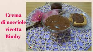 La crema di nocciole è un alimento sfizioso che mantiene intatti tutti i benefici del frutto essendo composta di sole nocciole biologiche, senza. Crema Spalmabile Alle Nocciole Ricetta Bimby Divertirsi In Cucina Youtube