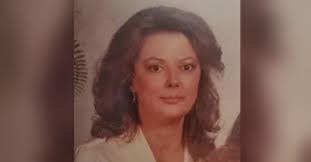 Elizabeth Cason's Instagram, Twitter & Facebook