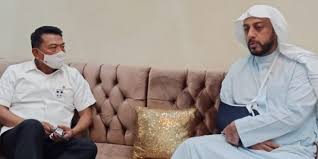 Umur 44 tahun) adalah pendakwah dan ulama berkewarganegaraan indonesia. Penusukan Syeikh Ali Jaber Moeldoko Ini Bukan Kriminalisasi Ulama Telusur