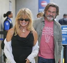 Find great deals on ebay for the thing kurt russell. Loved Up Goldie Hawn And Kurt Russell Can T Stop Smiling After Another Trip Away Daily Mail Online