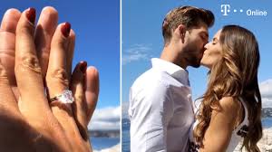 As noted by the sun, she's been revealing all about their love life in a youtube interview, where she talks about how the mood differs depending on. Torwart Kevin Trapp Und Model Izabel Goulart Sind Verlobt